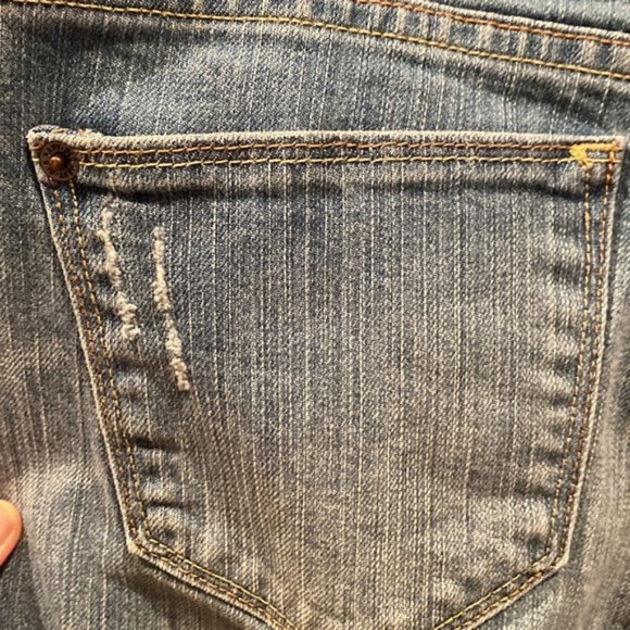 Old Navy The Flirt distressed jeans like new condition size 8 - Picture 3 of 11